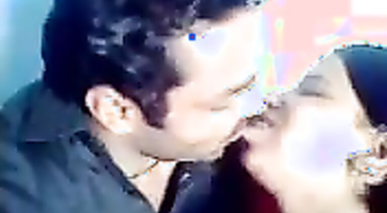 Mirpur Couple Smooch - Movies.