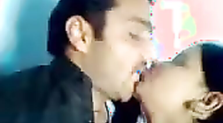 Mirpur Couple Smooch - Movies.