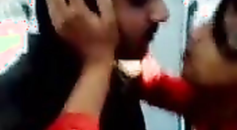 Mirpur Couple Smooch - Movies.