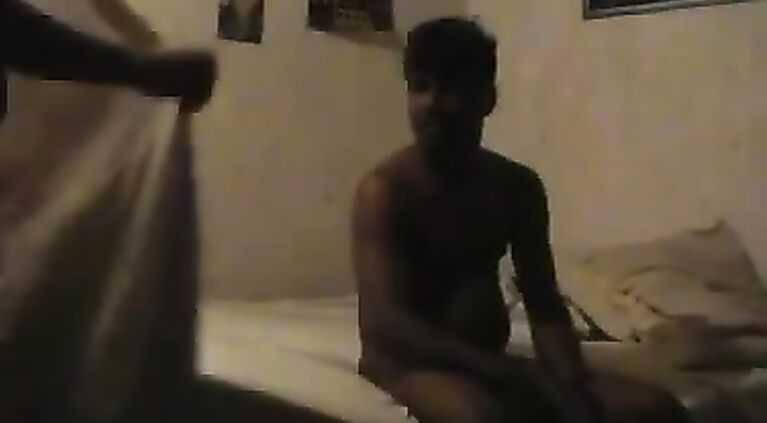 Tharki guy shooting a girl cleavage while travelling in a public bus
