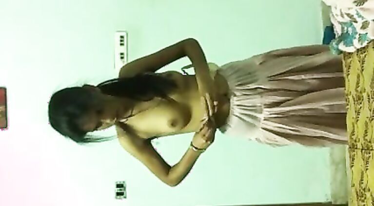 Ludhiana Bhabhi Changing - Movies.