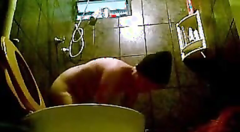 High profile mumbai model in Taj Hotel with her boyfriend taking shower recorded by hidden cam fixed by room service.