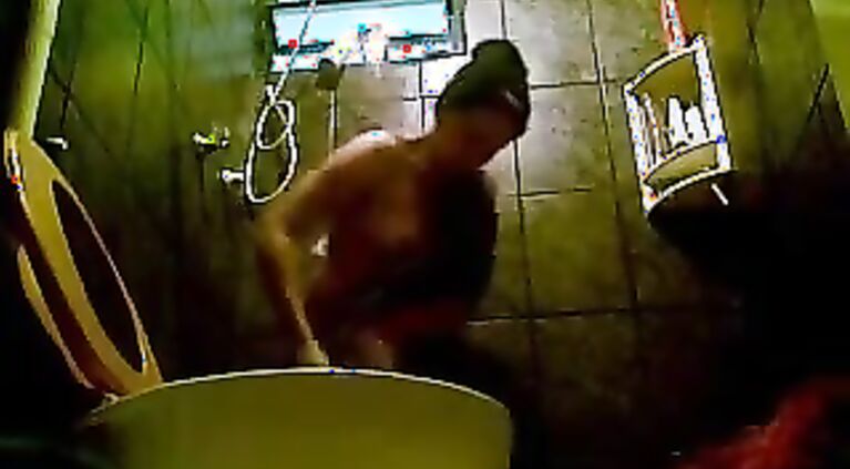 High profile mumbai model in Taj Hotel with her boyfriend taking shower recorded by hidden cam fixed by room service.