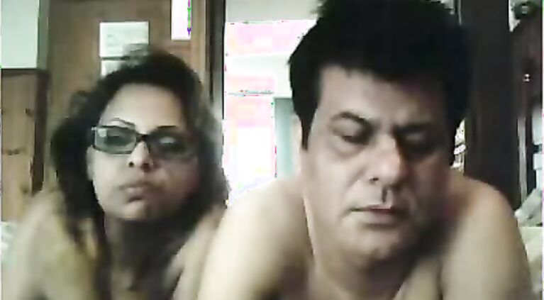 London Based Paki Couple - Movies.