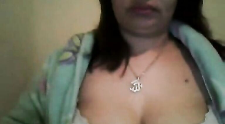 Punjabi bhabhi shubhneed kaur from Chandigarh getting naked and getting tits massages on webcam.