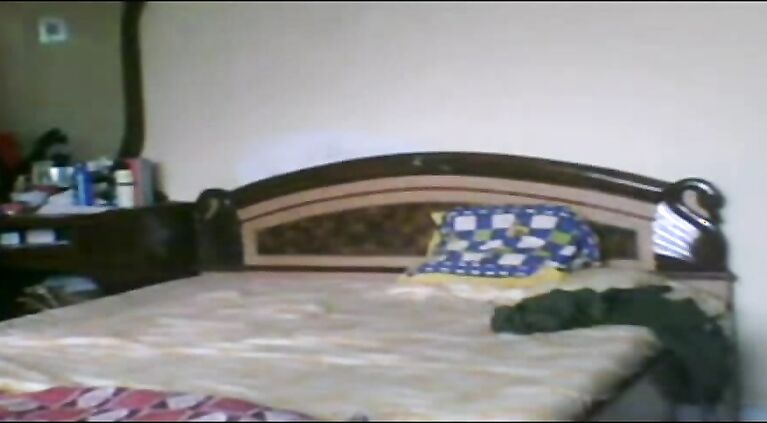 Ghaziabad housewife Neha Mathur fucked by her ex boyfriend in hotel room in absence of her hubby away from country.
