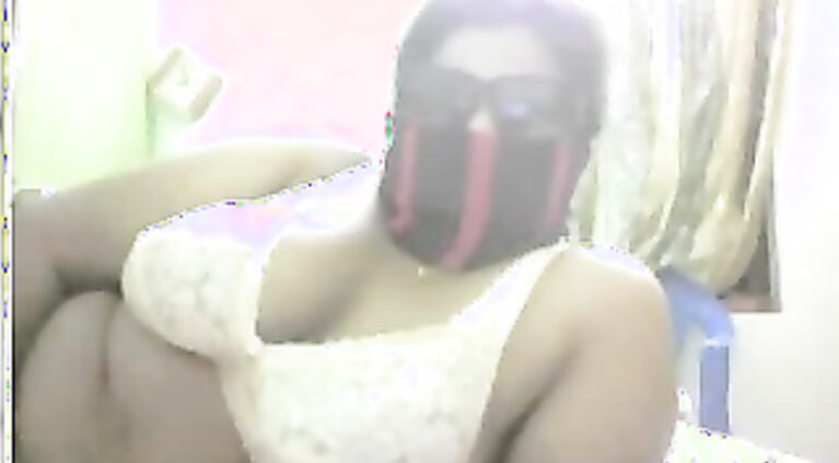 Chubby Indian hottied recorded naked on live webcam show by her lover getting her pussy finger fucked.