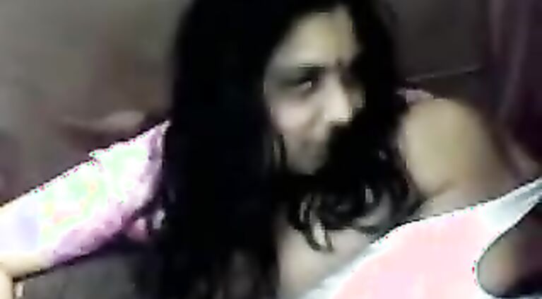 Sexy bhabhi during her period giving her man a h