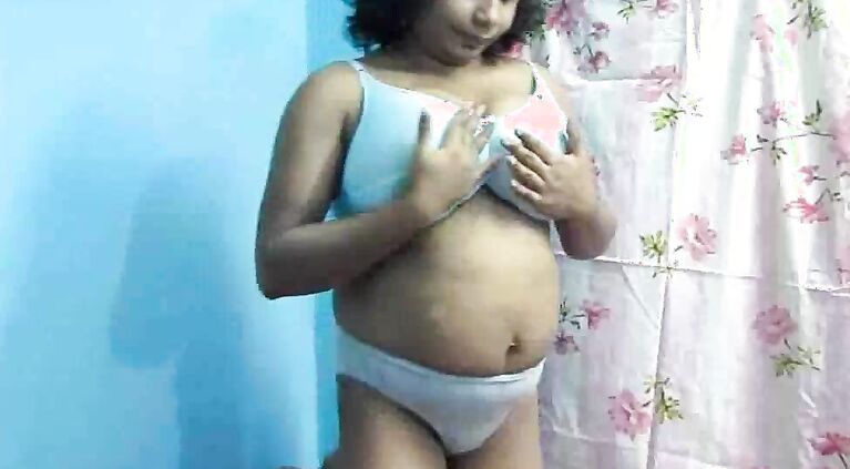 Shradha Bhabhi In Bra - Movies.