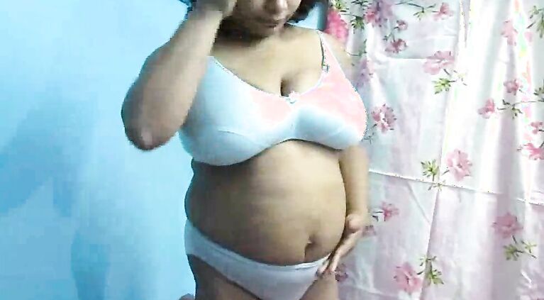 Shradha Bhabhi In Bra - Movies.