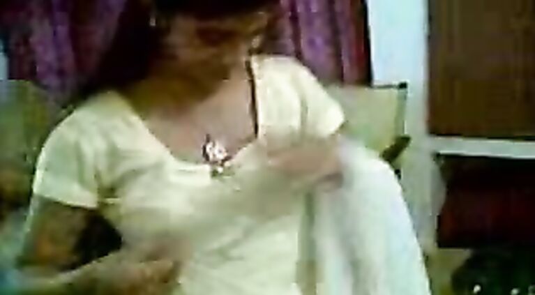 Hot Tamil Bhabhi Boobs - Movies.