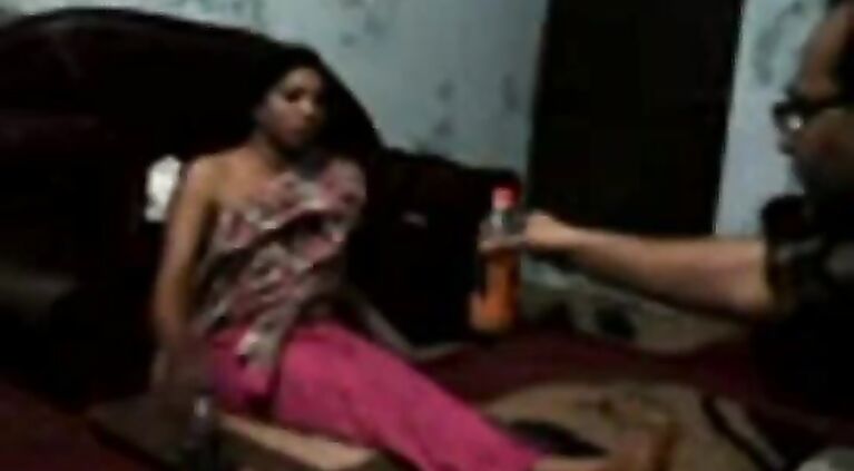 Self recorded video of married Indian couple fucking on camera leaked online from their stolen camera.