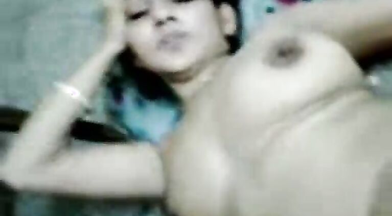 Lahori raand with her client in hotel room sucking him off and opens her legs wide to get deepest penetration.