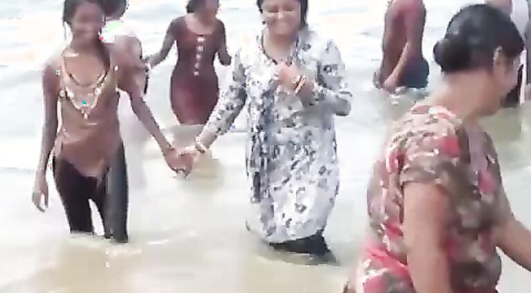 Mumbai Hooker On Picnic - Movies.