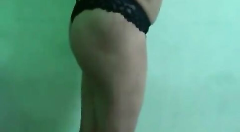 Bangalore mature bhabhi posing nude showing her mouth watering tits ass cheeks and spreading pussy lips to tease hubby before fucking session in this MMS.