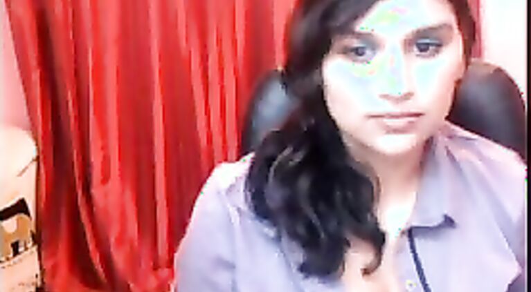 Chubby Indian girls on sex cam once again back with her stripping and pussy show!.