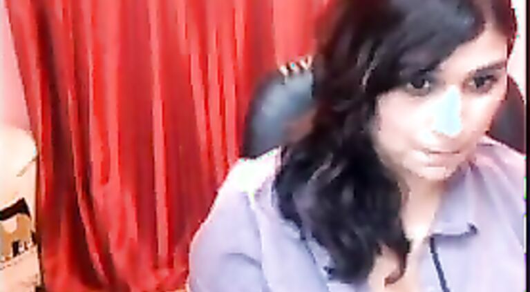 Chubby Indian girls on sex cam once again back with her stripping and pussy show!.