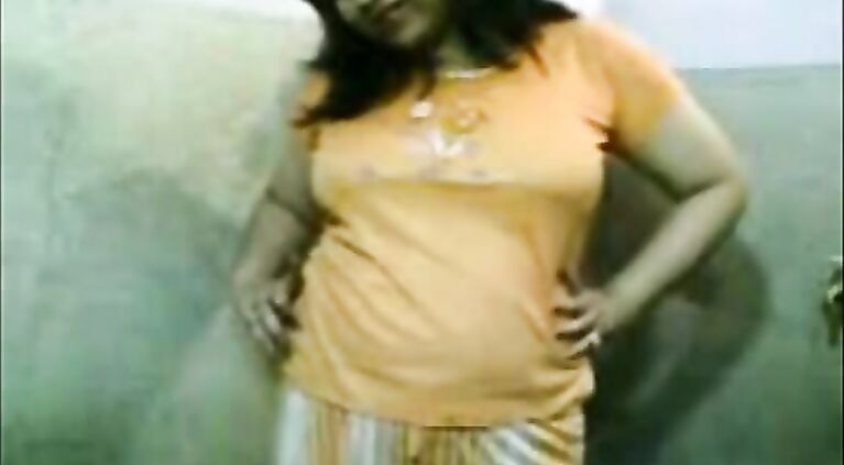 Bhabhi Drilling Her Cunt - Movies.