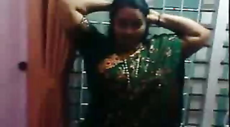 Bhabhi In Green Saree - Movies.