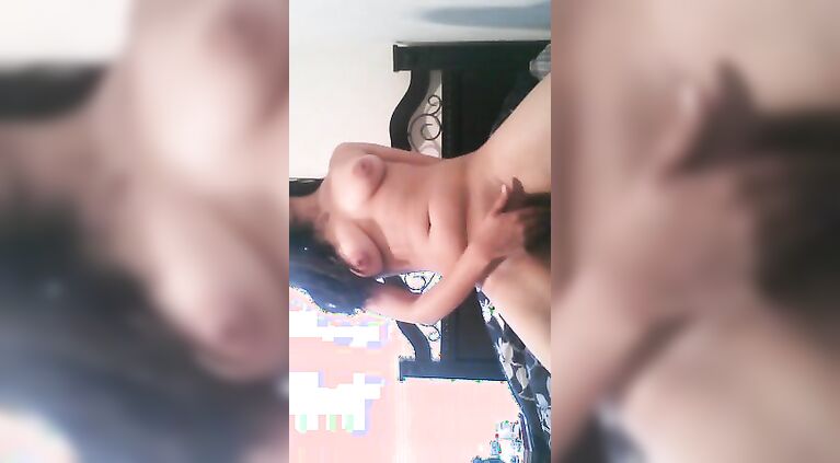 Super for NRI babe record her masturbation video for her boyfriend using her smart phone which later leaked online from his boyfriend PC.