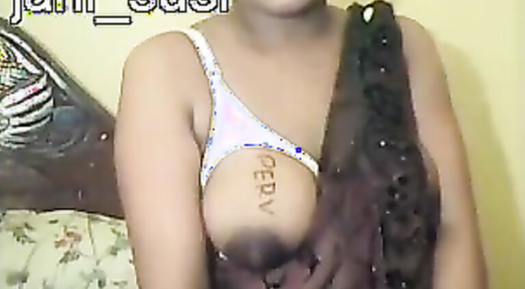 Pooja bhabhi from Ghaziabad caught on hidden cam fixed by her own dewar caught changing her nighty