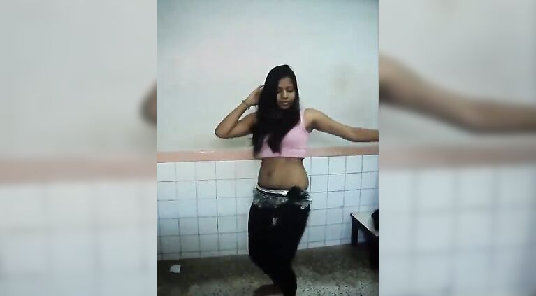 Indian Girl Belly Dancing - Movies. video2porn2