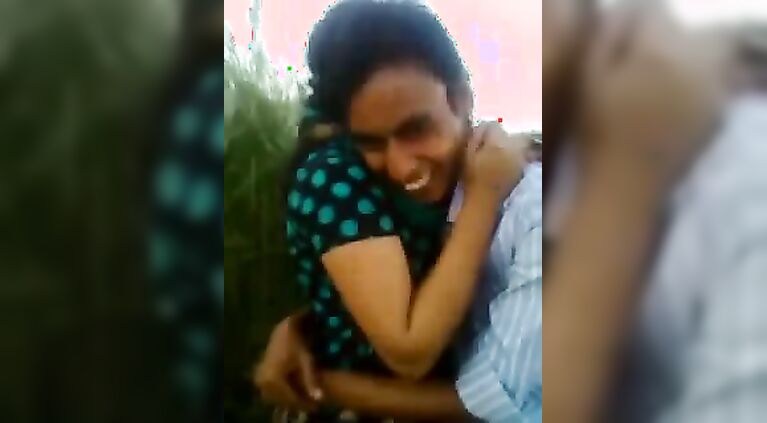 Bangla College Valentine Kiss - Movies. video2porn2