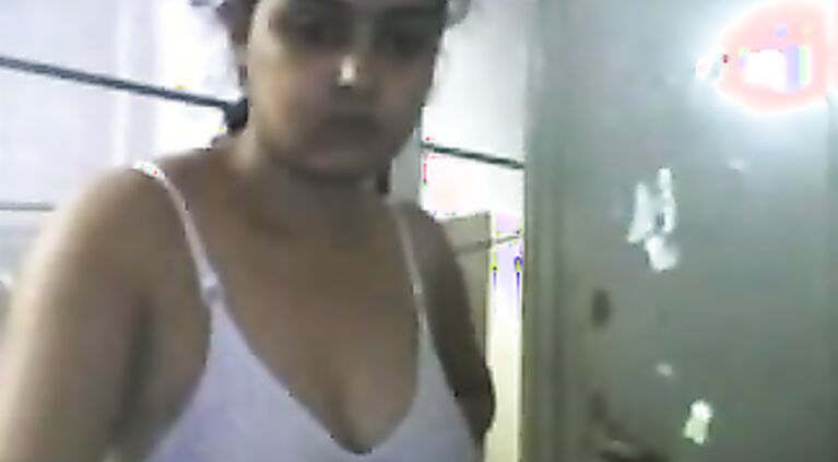 Firm Boob Desi Babe On Cam - Movies. video2porn2