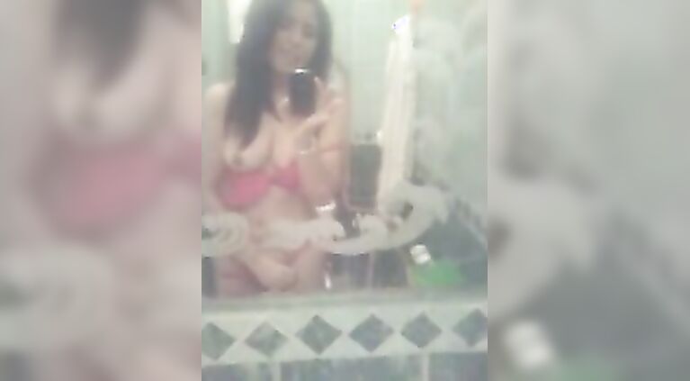Paki Slut Bathroom Selfie - Movies. video2porn2