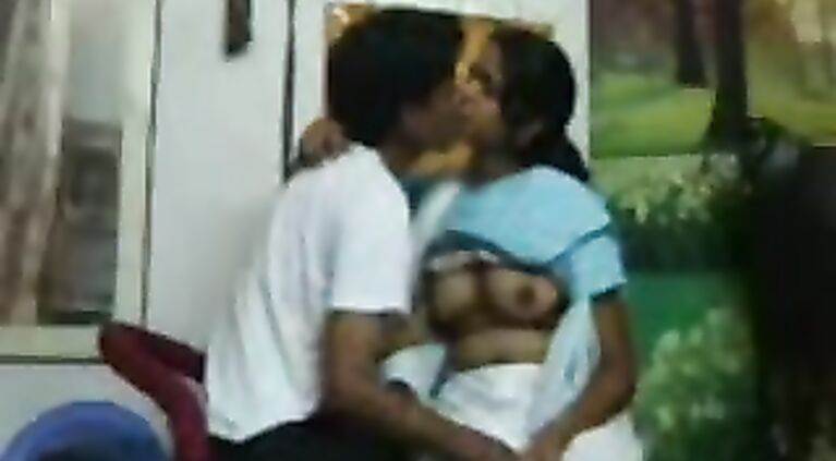 Lucknow College Couple - Movies. video3porn3