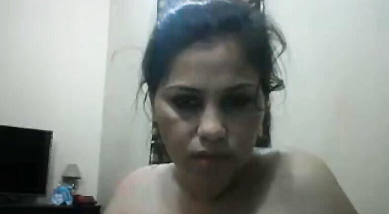Nasik housewife Mahi Singh starts pumping her mans dick while he fingers her cunt vigorously and she then starts sucking his cock giving.