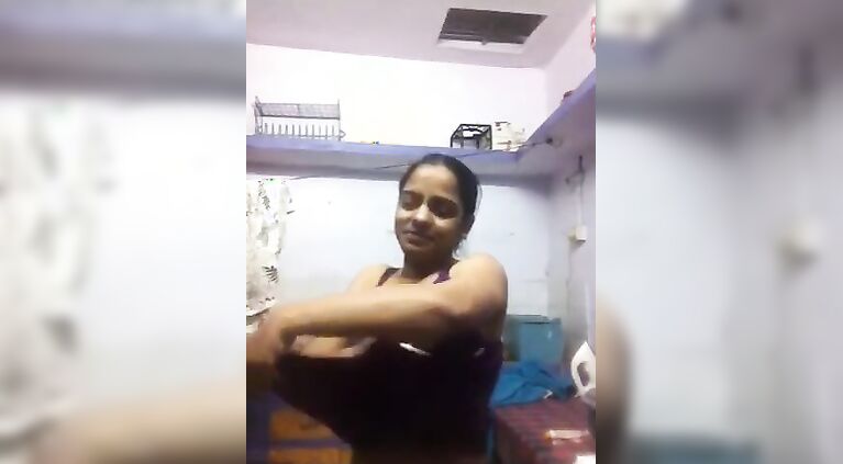 Manika Bhabhi Changing MMS - Movies. video2porn2