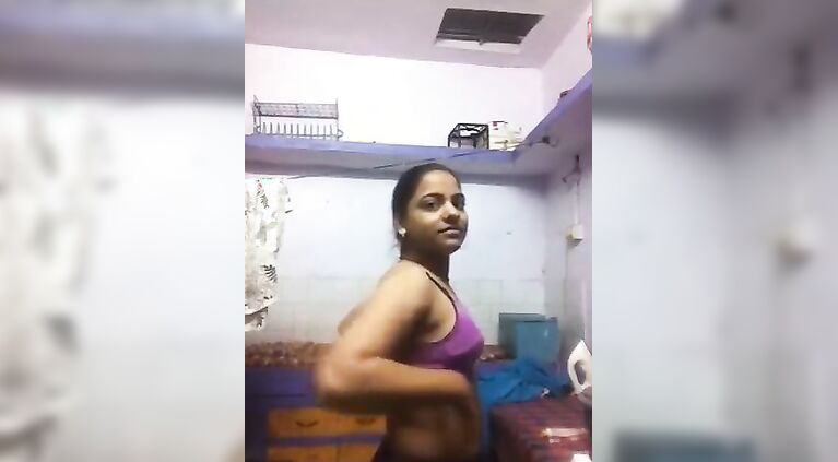 Manika Bhabhi Changing MMS - Movies. video2porn2