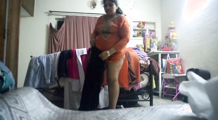 Salma Bhabhi Changing MMS - Movies. video2porn2