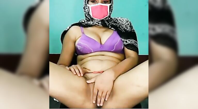 Mallu Bhabhi Live Cam Show - Movies. video2porn2