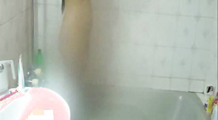 A quick short video of Delhi college babe Shilpa licking her boyfriend cock before getting fucked!
