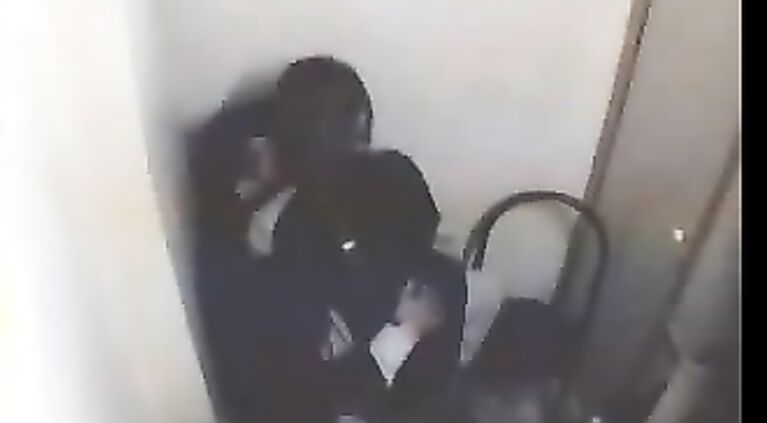 Una bella dama que sabe hacer su trabajo