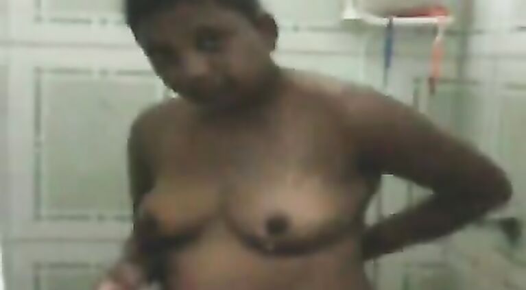 South Indian Bathing Beauty - Movies.