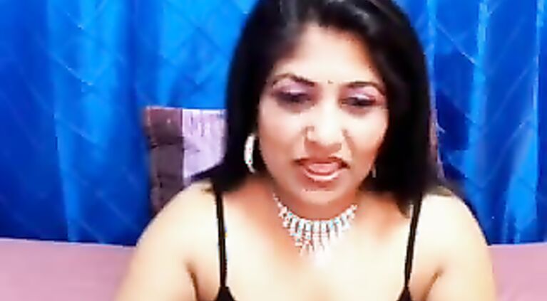 Indian Bimbo On Live Cam - Movies.