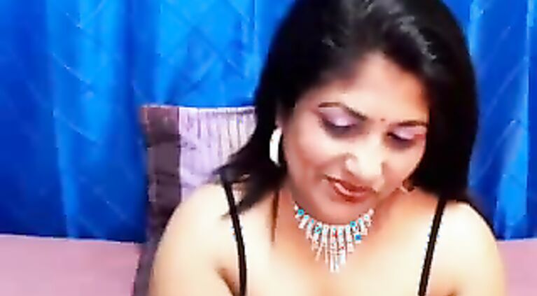 Indian Bimbo On Live Cam - Movies.