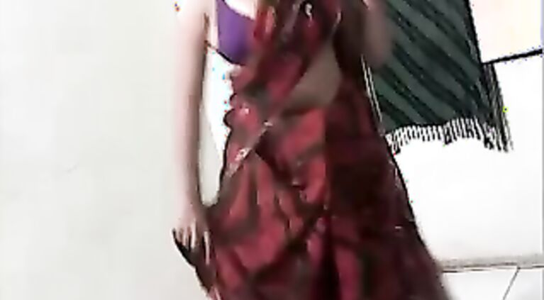 Hot Indian Bhabhi Exposing - Movies.