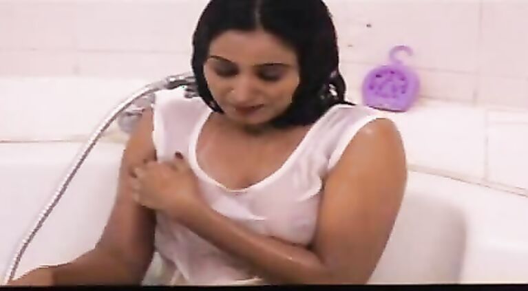 Hot Babe Bath Show - Movies.