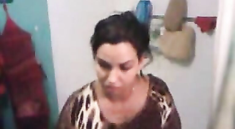 Sexy Kudi In Bathroom - Movies.