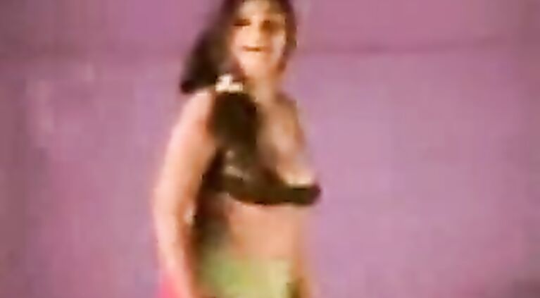 Indian Deva Nadia Nyce In Jacuzzi With Her Boyfriend Giving Blowjob.