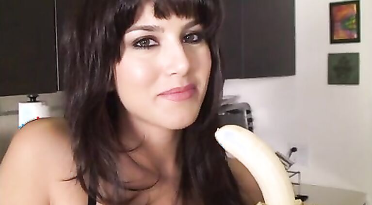 Hot hot indian pornstar Sunny Leone teaching yougn girls how to give a blowjob.