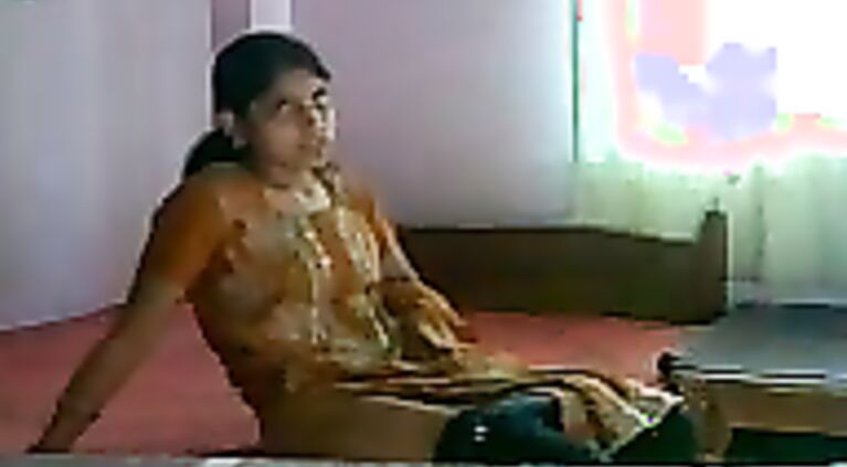 Bhabhi Fingering Pussy - Movies.