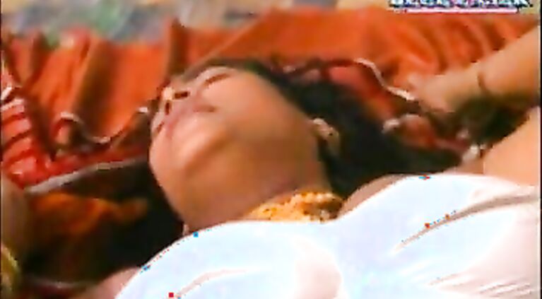 Very hot Hindu sex video, is too short, probably missed anal sex scene