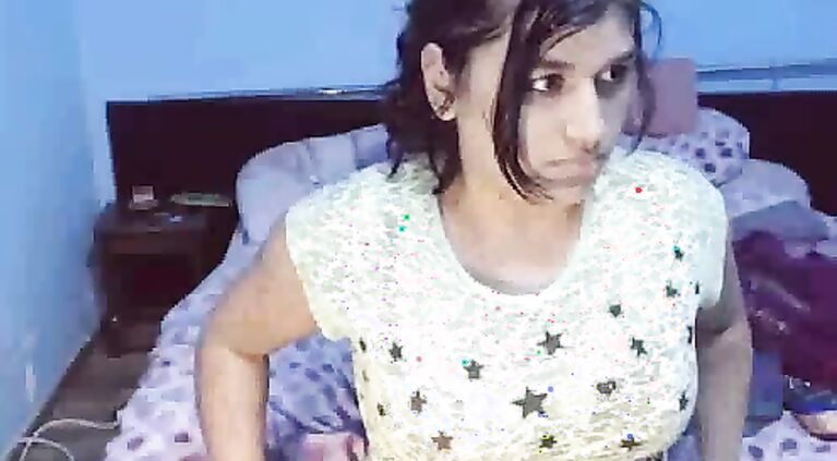 Big breasted Roshnie masturbating fucking her fat pussy with her fingers on live cam show.