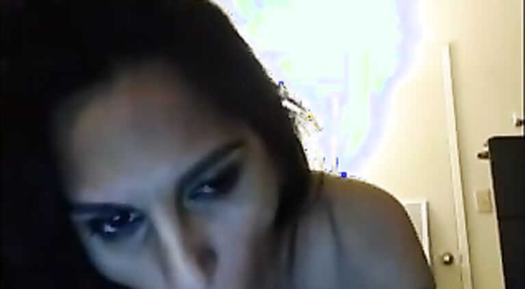 Delhi bhabhi doing live cam show from her bedroom sucking a big dildo pretending to give a blowjob to live public.
