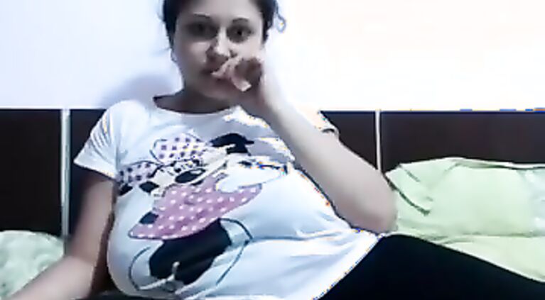 Beautiful Aunty Showing Huge Boobs.